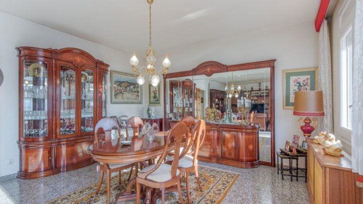 Edificio de apartamentos en venta en Figueres, Cataluña