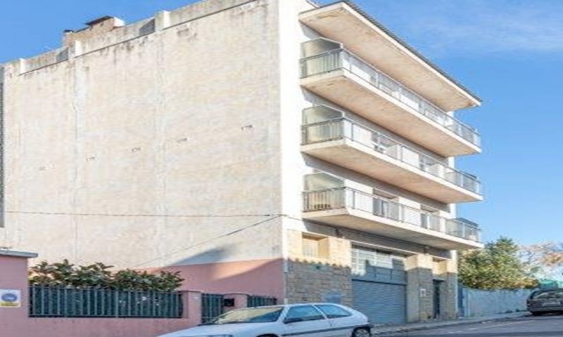 Edificio de apartamentos en venta en Figueres, Cataluña