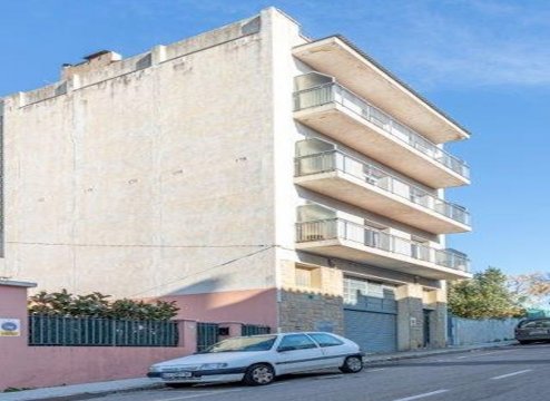 Mehrfamilienhaus in Figueres in Katalonien zu verkaufen