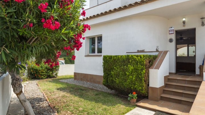 Maison de vacances avec piscine privée à vendre en Espagne à l'Escala sur la Costa Brava