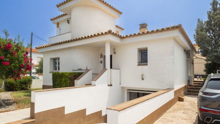 Maison de vacances avec piscine privée à vendre en Espagne à l'Escala sur la Costa Brava
