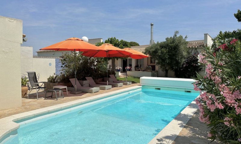 Villa de vacaciones con piscina privada en España en la Costa Brava en Sant Martí d'Empúries cerca de l'Escala