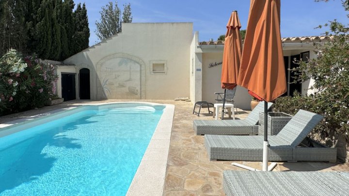 Villa de vacaciones con piscina privada en España en la Costa Brava en Sant Martí d'Empúries cerca de l'Escala