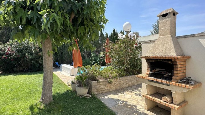 Villa de vacaciones con piscina privada en España en la Costa Brava en Sant Martí d'Empúries cerca de l'Escala