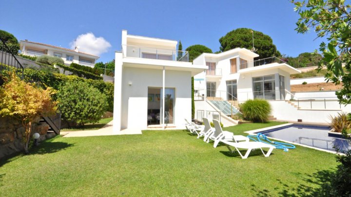 Villa de vacances exclusive en Espagne avec piscine privée sur la Costa Brava près de Lloret de Mar à vendre