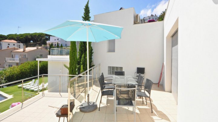 Villa de vacances exclusive en Espagne avec piscine privée sur la Costa Brava près de Lloret de Mar à vendre