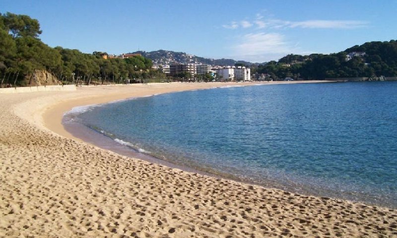 Offer: Spain in Lloret de Mar Fenals holiday apartment with swimming pool on the Costa Brava