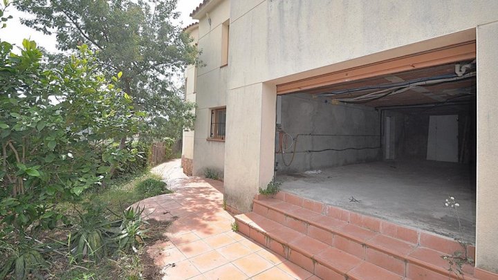 Spain holiday home for sale in the bay of Cala Canyelles on the Costa Brava near Lloret de Mar