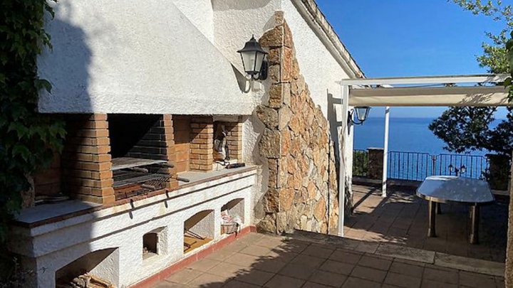 Ferienhaus bei Lloret de Mar  in Spanien in der Urbanisation Cala Canyelles an der Costa Brava zu verkaufen