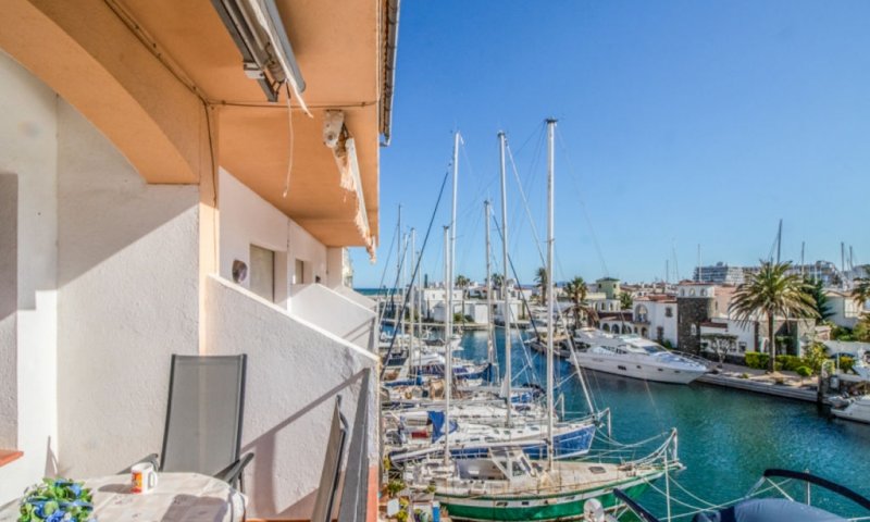 Schönes Empuriabrava Appartement am Kanal in Spanien an der Costa Brava kaufen