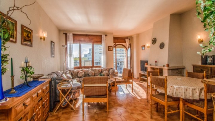 Schönes Empuriabrava Appartement am Kanal in Spanien an der Costa Brava kaufen