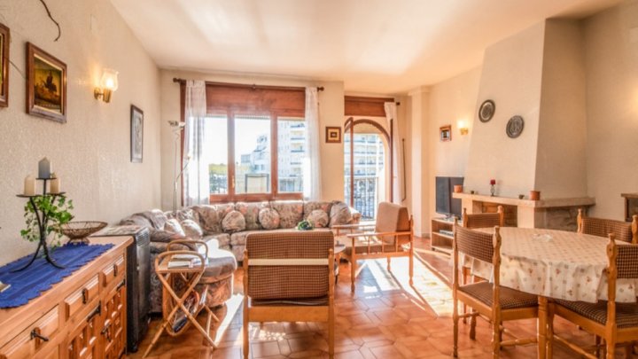 Schönes Empuriabrava Appartement am Kanal in Spanien an der Costa Brava kaufen