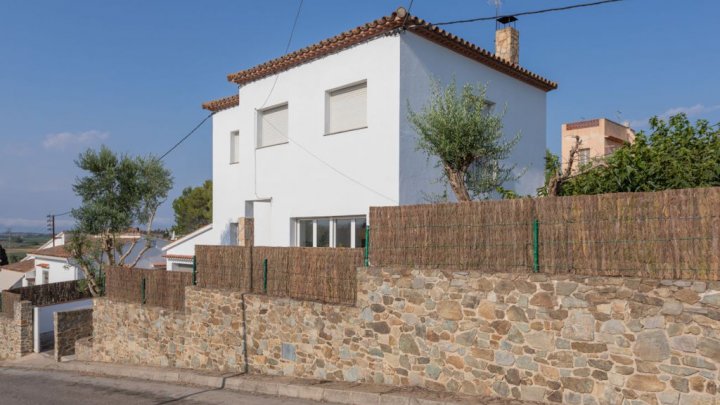 Beautiful detached house for sale in Spain in Catalonia in Bellcaire d'Empordà