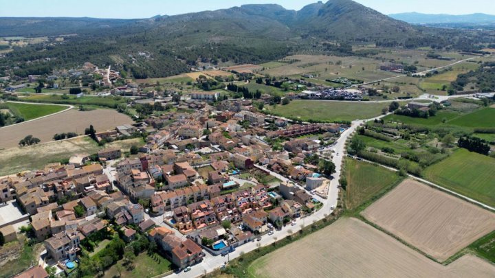 Beautiful detached house for sale in Spain in Catalonia in Bellcaire d'Empordà