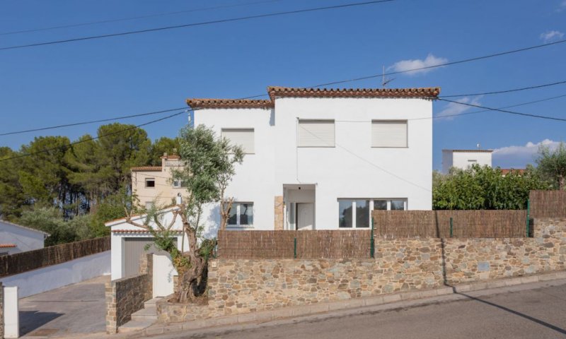 Beautiful detached house for sale in Spain in Catalonia in Bellcaire d'Empordà