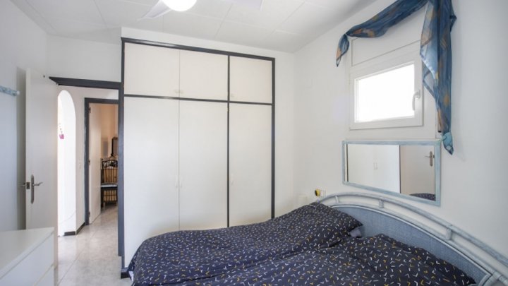 Espagne Empuriabrava Costa Brava 2 maisons à vendre sur le canal sur un terrain avec piscine privée et ponton