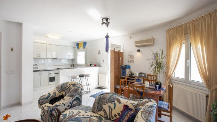 Espagne Empuriabrava Costa Brava 2 maisons à vendre sur le canal sur un terrain avec piscine privée et ponton