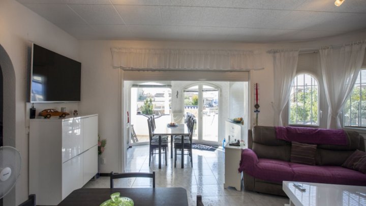 Espagne Empuriabrava Costa Brava 2 maisons à vendre sur le canal sur un terrain avec piscine privée et ponton